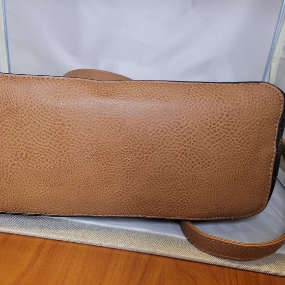 Beverly Hills Polo Club Handbag/ crossbody (Like New) - Picture 6 of 6